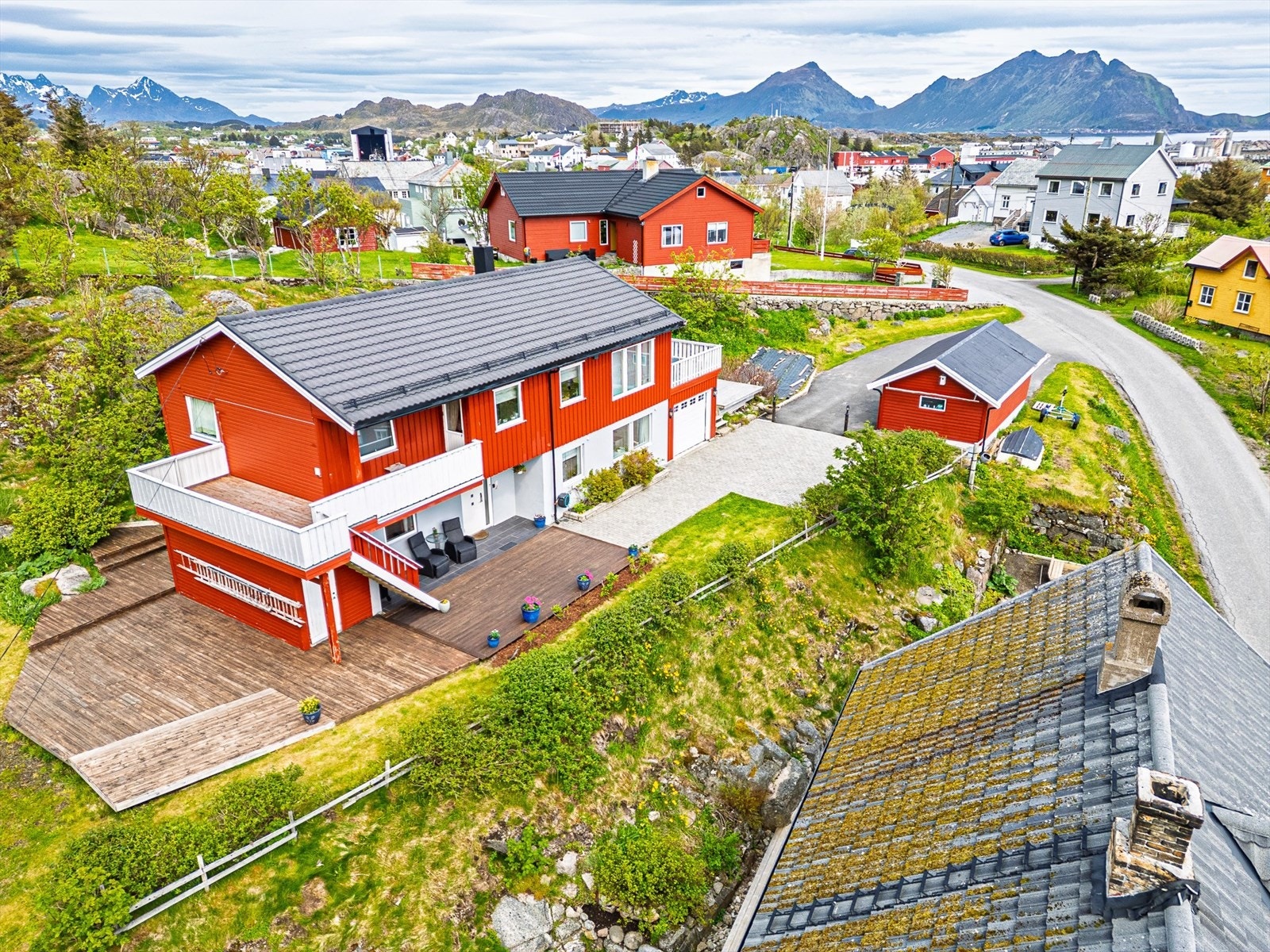 Enebolig med hybelleilighet, fin utsikt og garasje Galleribilde