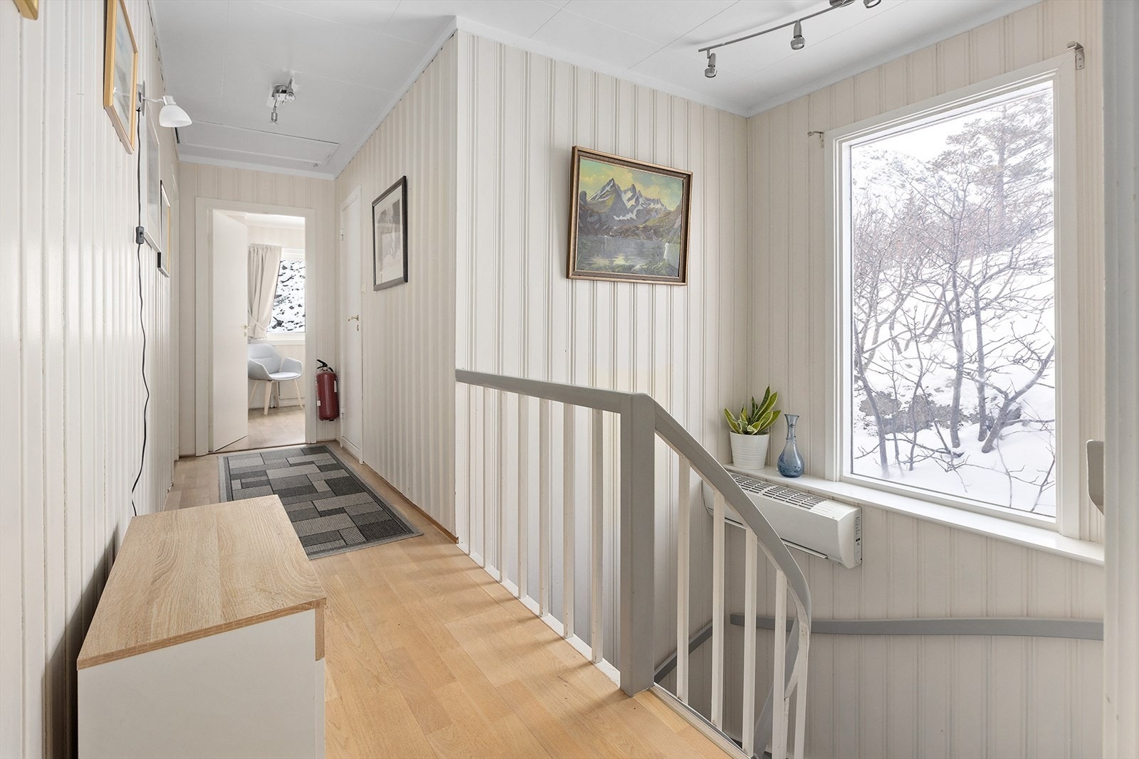 Trappegang. Innedel til varmepumpa i trappa Galleribilde