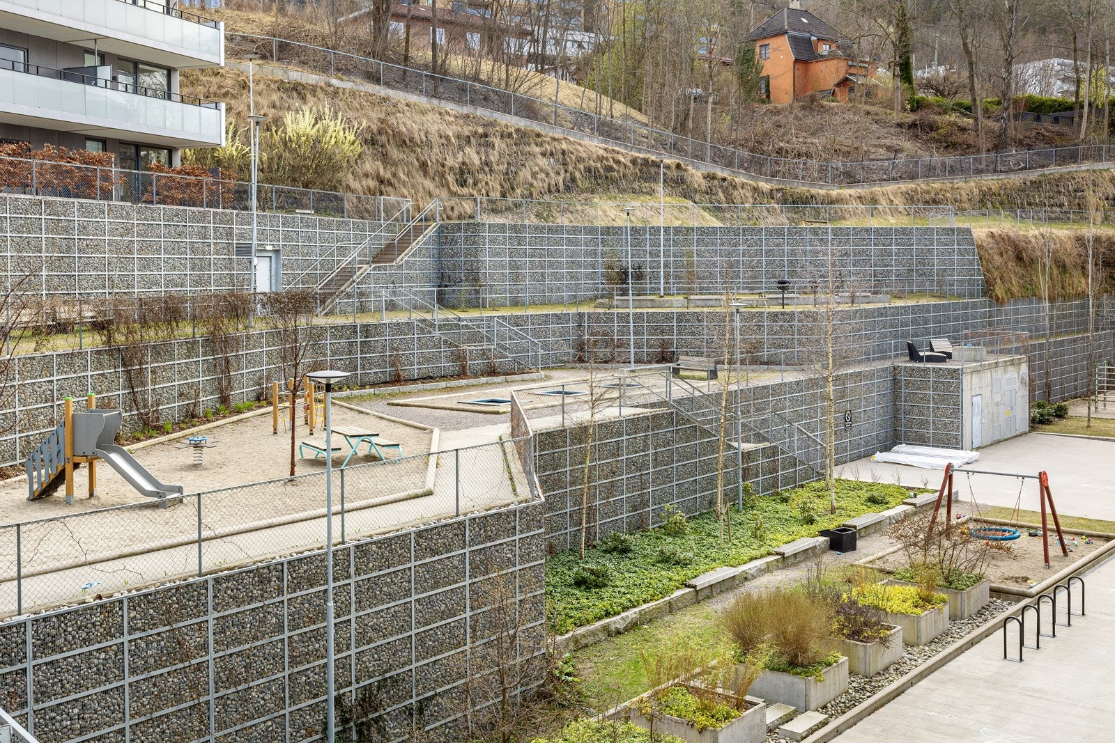 Her er det flotte fellesarealer med bl.a. lekeplass Galleribilde