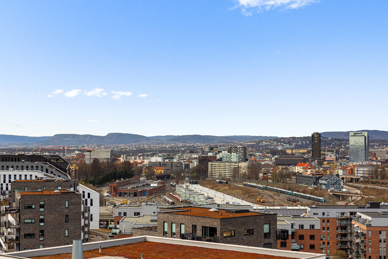 Utsikt over Oslo på den vestvendte balkongen Galleribilde