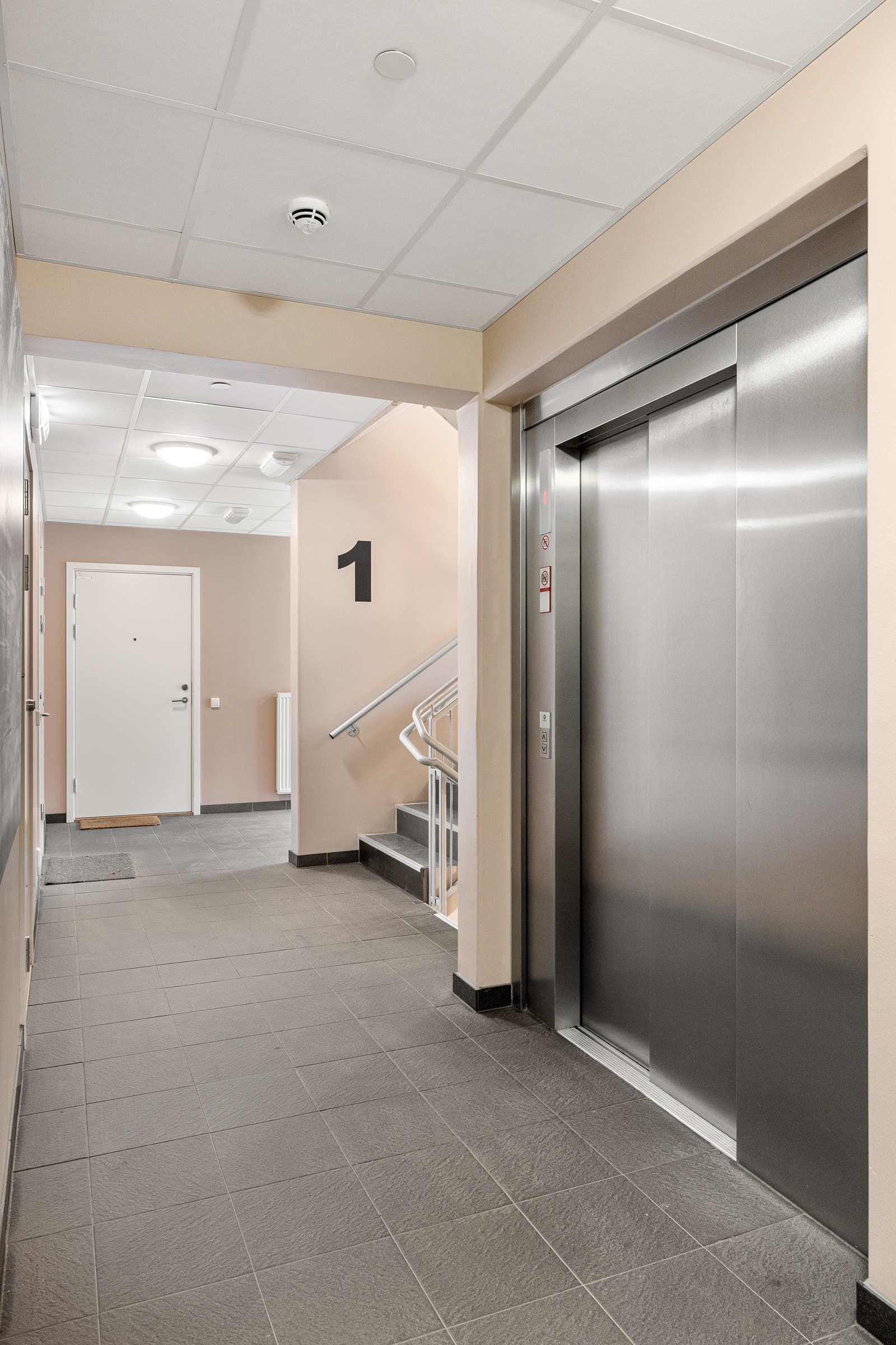 Heisen tar deg både til toppetasjen og til garasjen Galleribilde