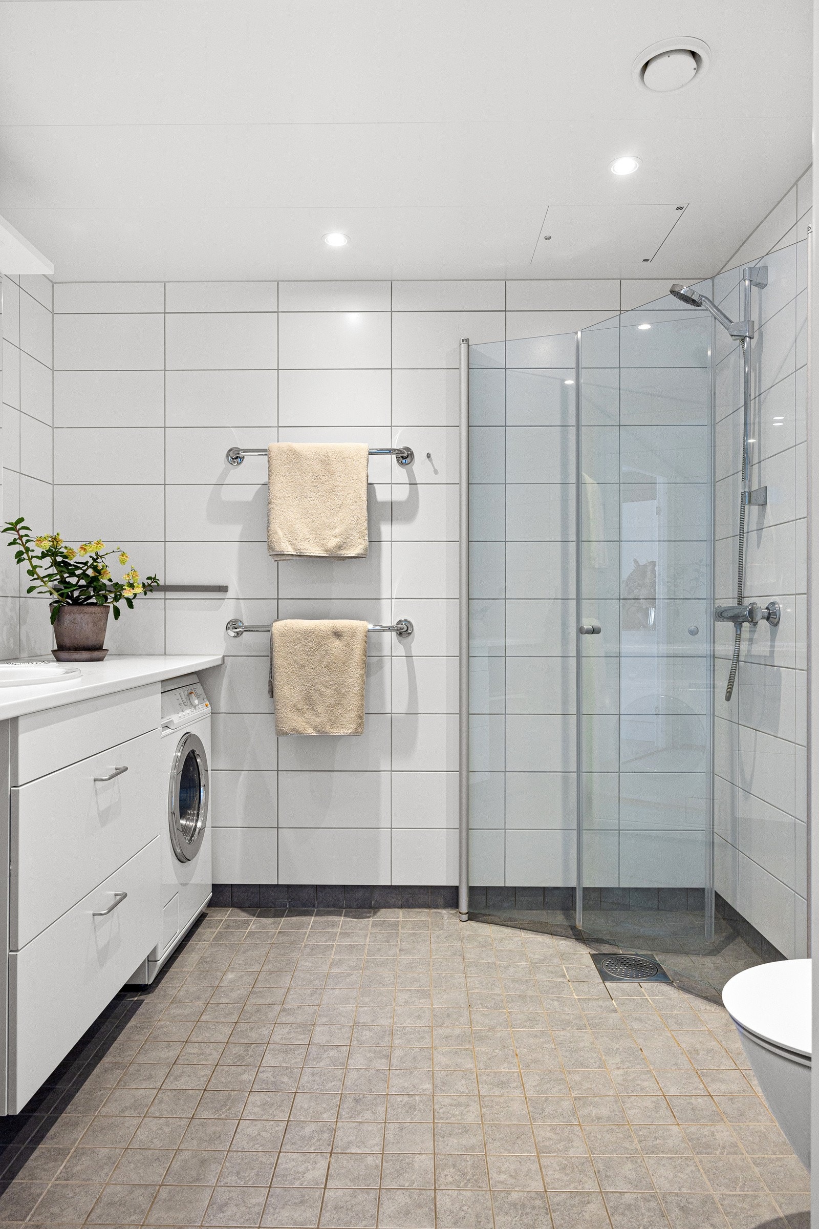 Delikat baderom med varmekabler Galleribilde