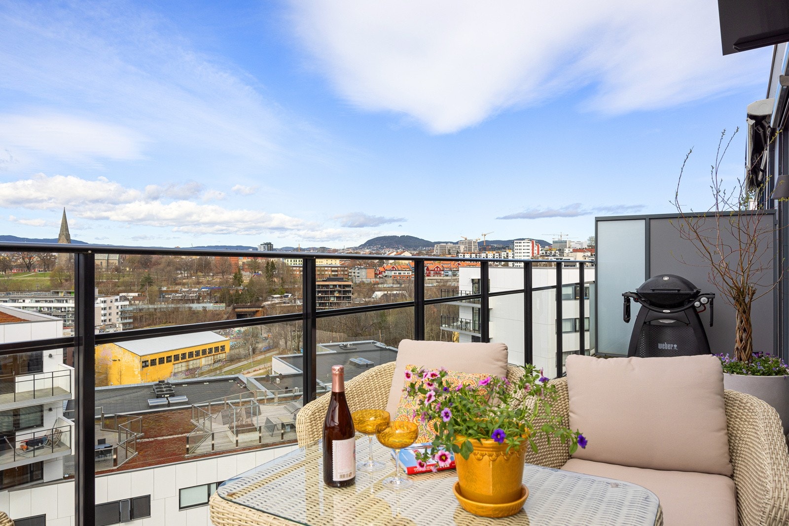 Velkommen til Ingeniørveien 8 og en rålekker og moderne 3-roms topp- og endeleilighet Galleribilde