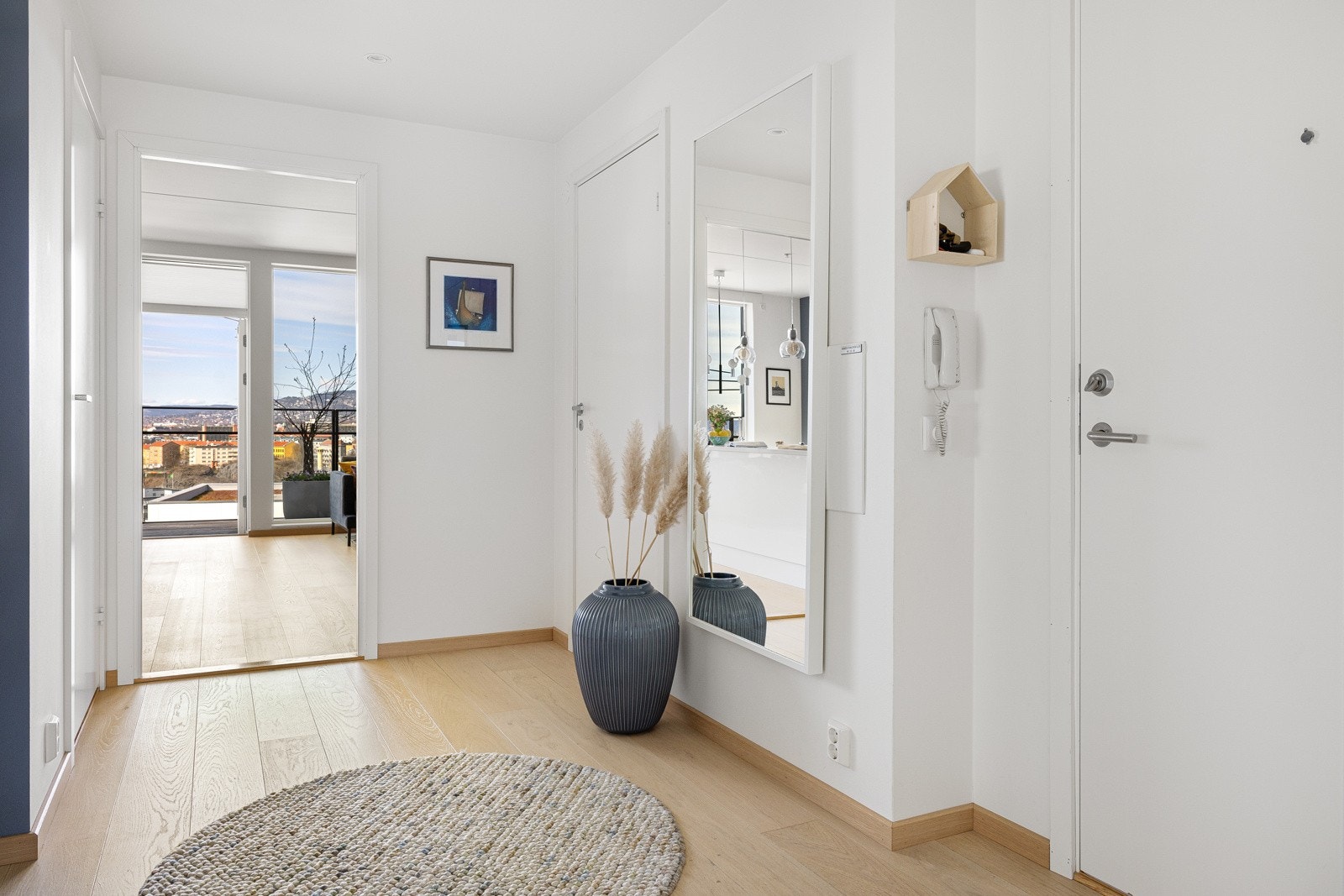 Et hyggelig inngangsparti ønsker deg velkommen hjem Galleribilde