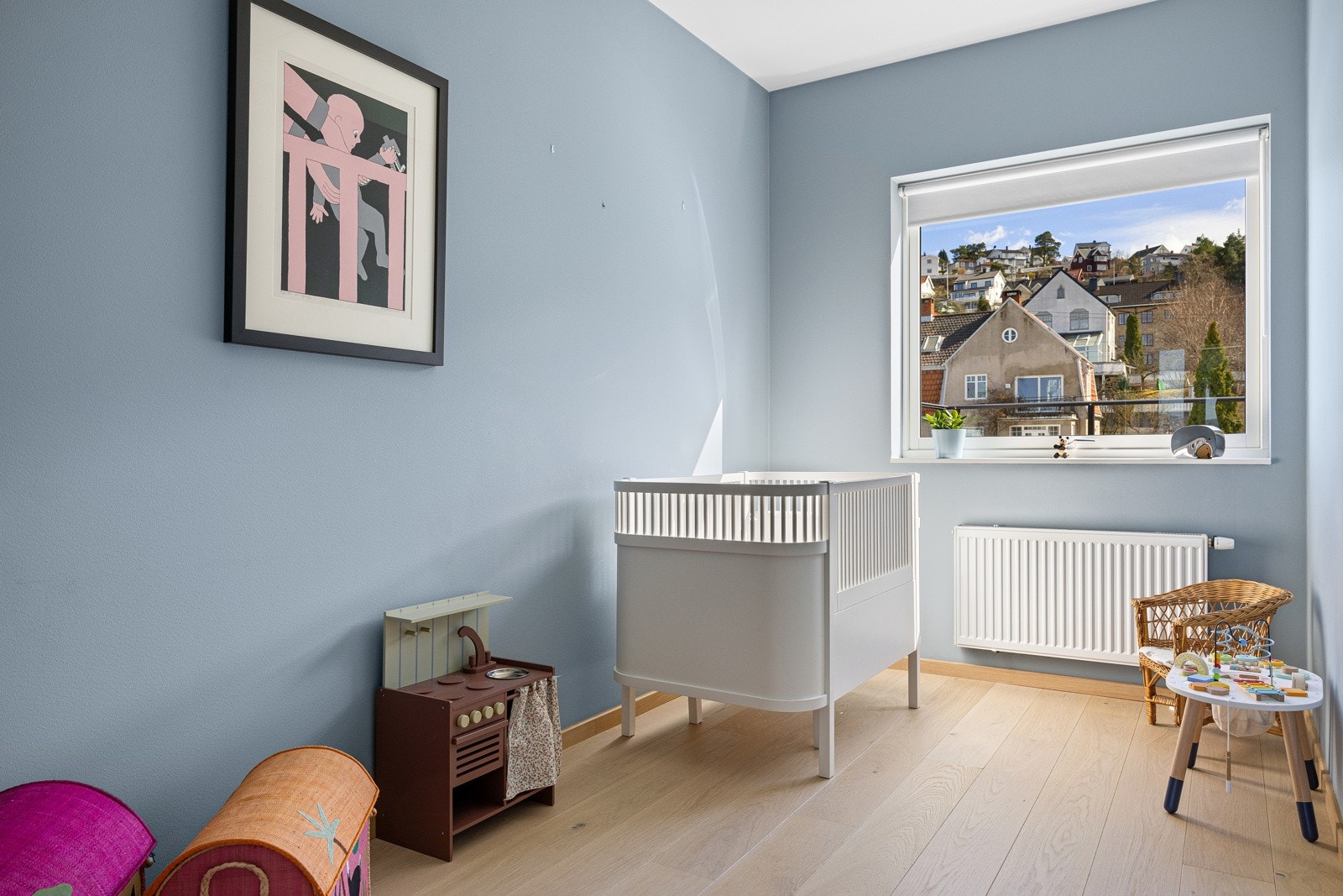 Soverom 2 med plass til større seng Galleribilde