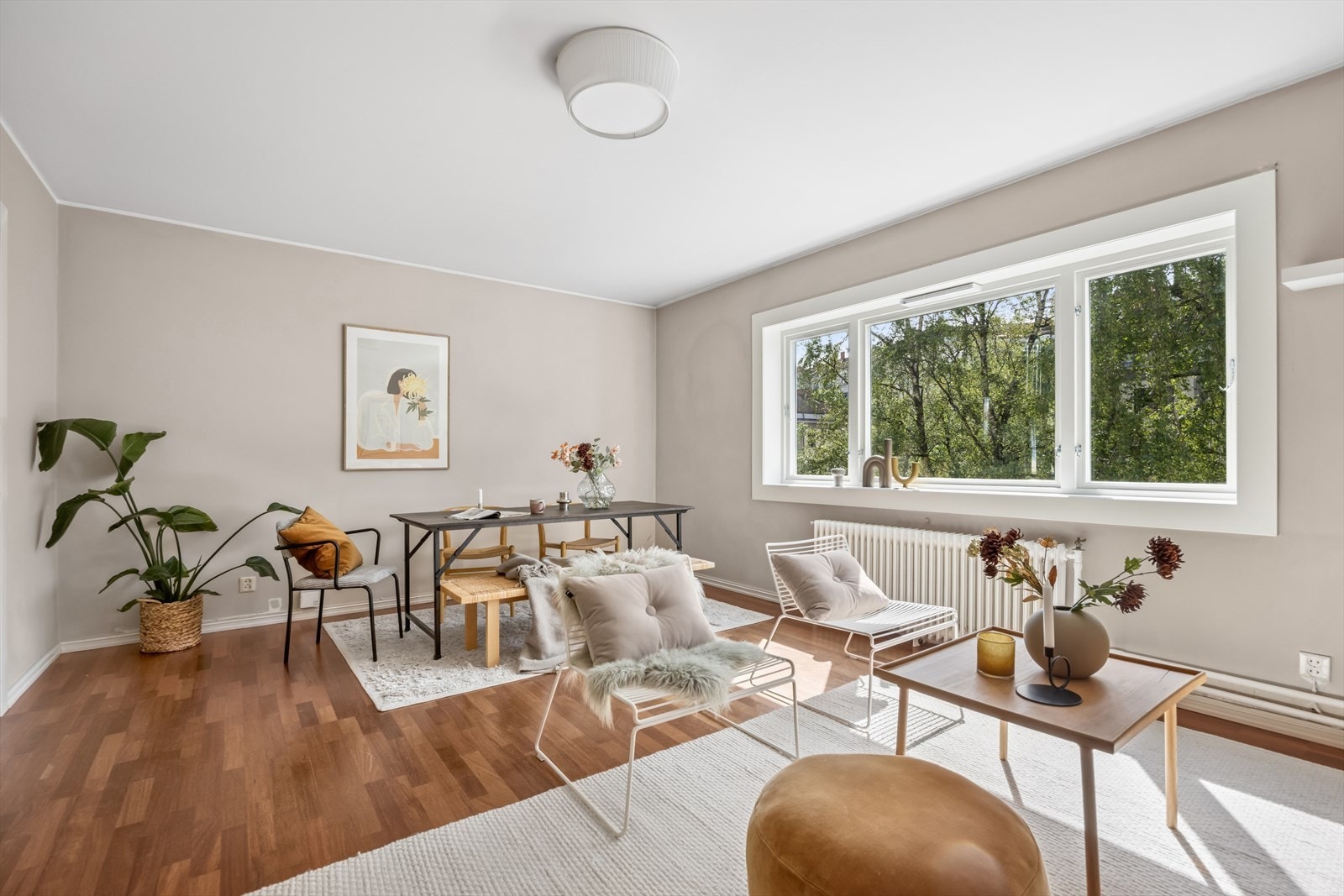 DNB Eiendom v/ Linn Wendel presenterer Uelands gate 57E! En innbydende og gjennomgående 2-roms andelsleilighet med attraktiv beliggenhet i 3. etasje. Her bor du med kollektiv transport rett utenfor døren, og i et godt knutepunkt midt i byen. Galleribilde