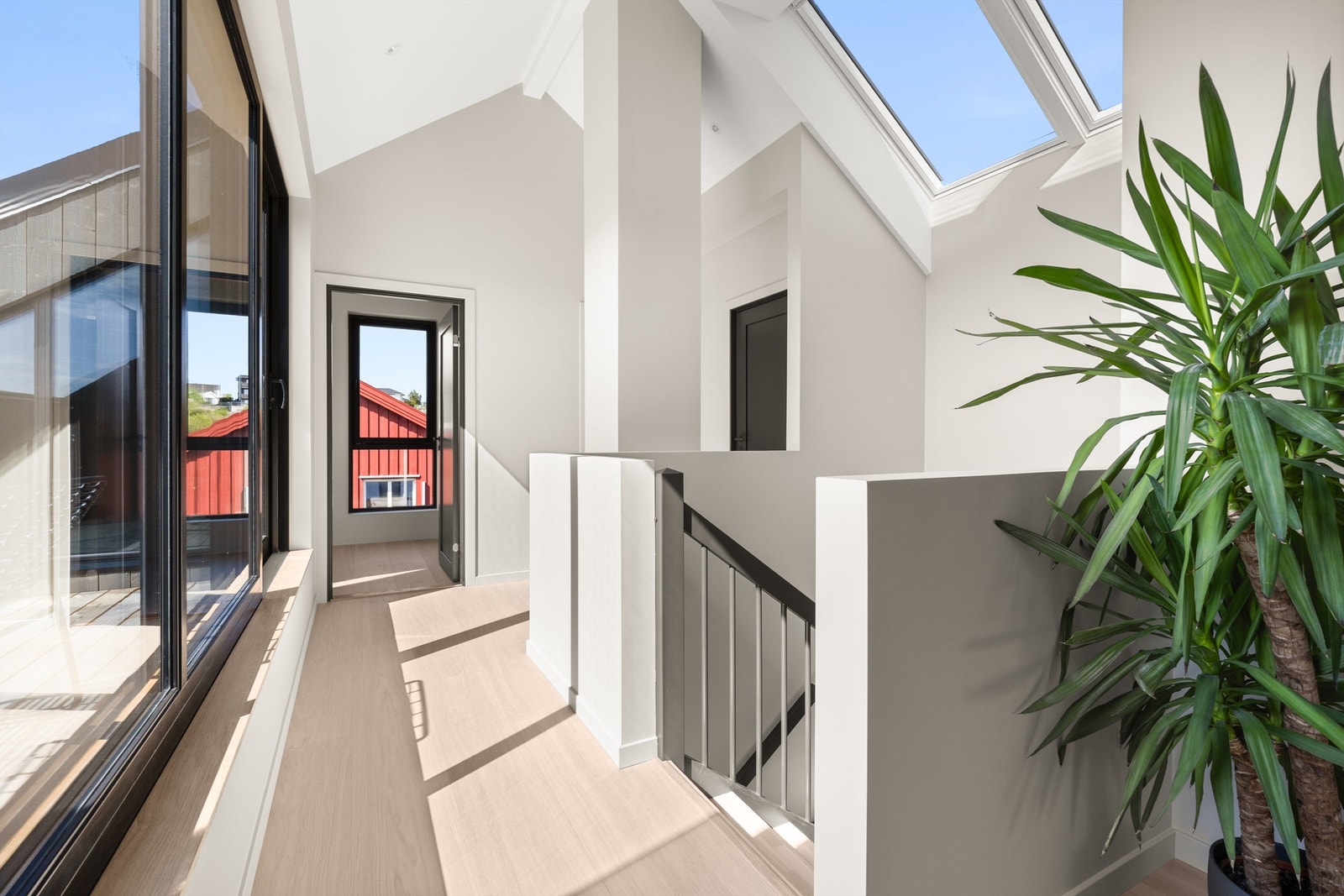 Loftsrom, takvinduer styres med fjernkontroll. Galleribilde