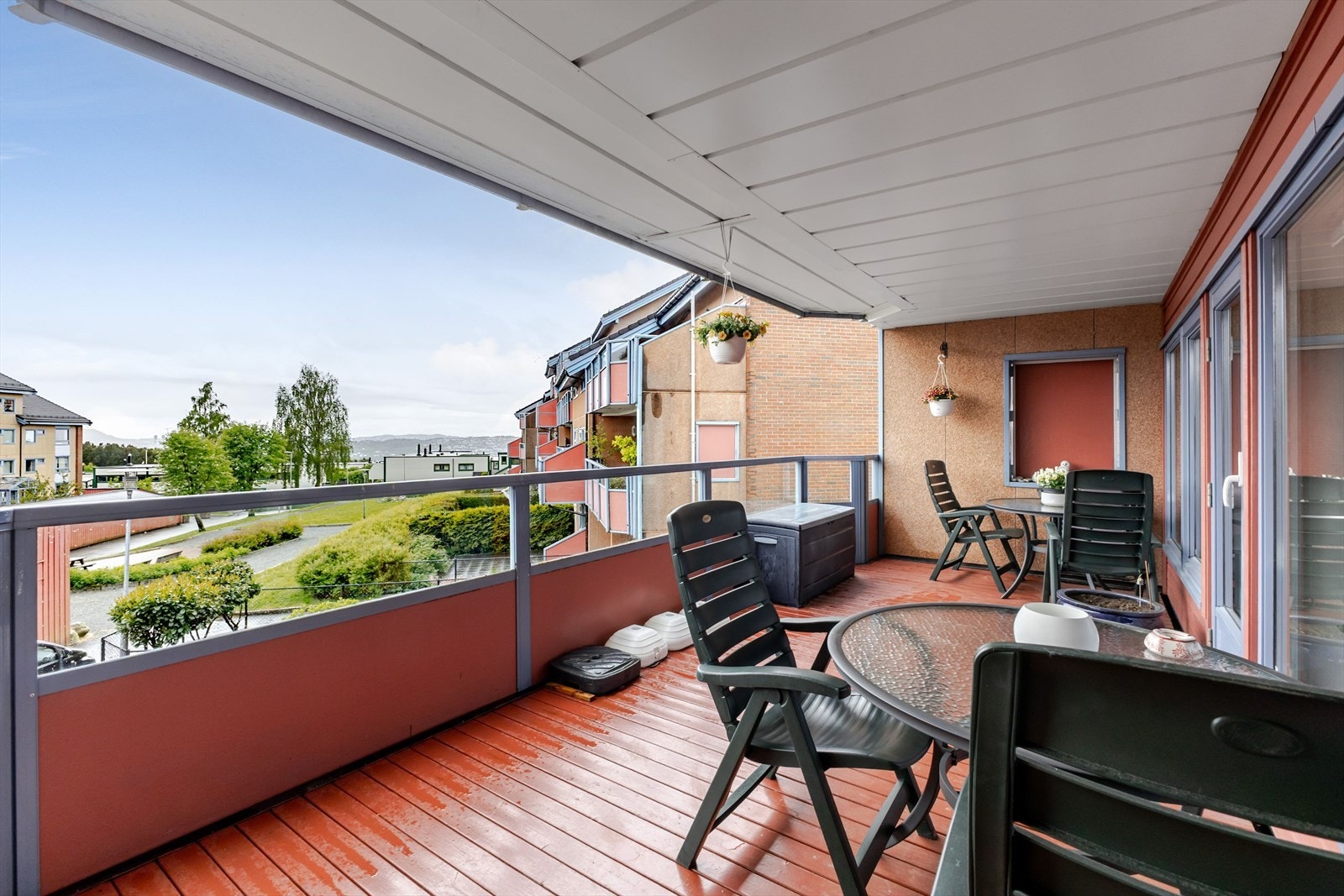 Her er det en romslig, sørvest-vendt, overbygget balkong. Galleribilde