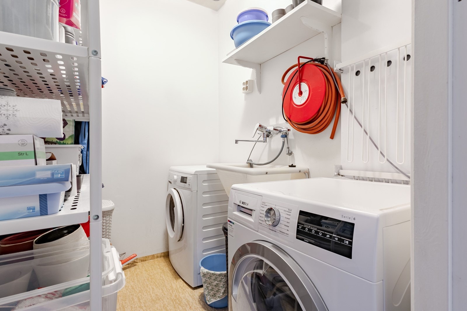 Praktisk planløsning med separat vaskerom. Galleribilde