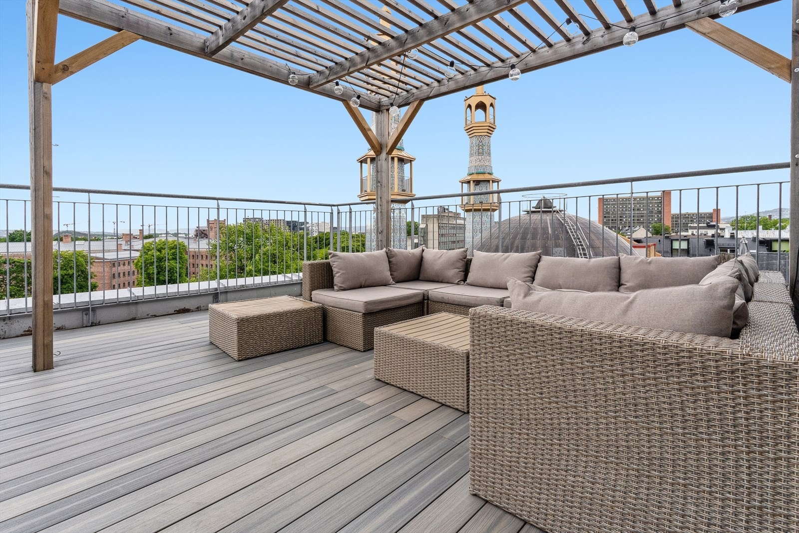 Takterrassen har meget gode solforhold, med sol hele dagen. Galleribilde