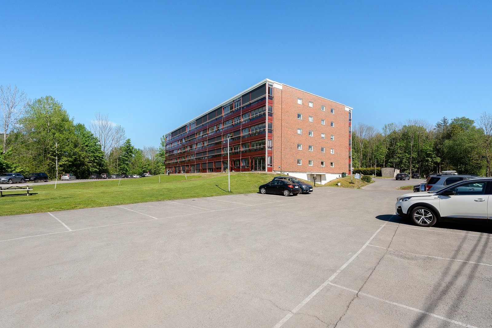 Mulighet til leie av parkering ute eller i garasje etter venteliste. Galleribilde