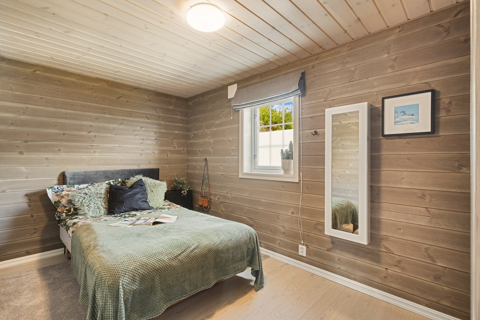 Flott innredet hovedsoverom. Galleribilde