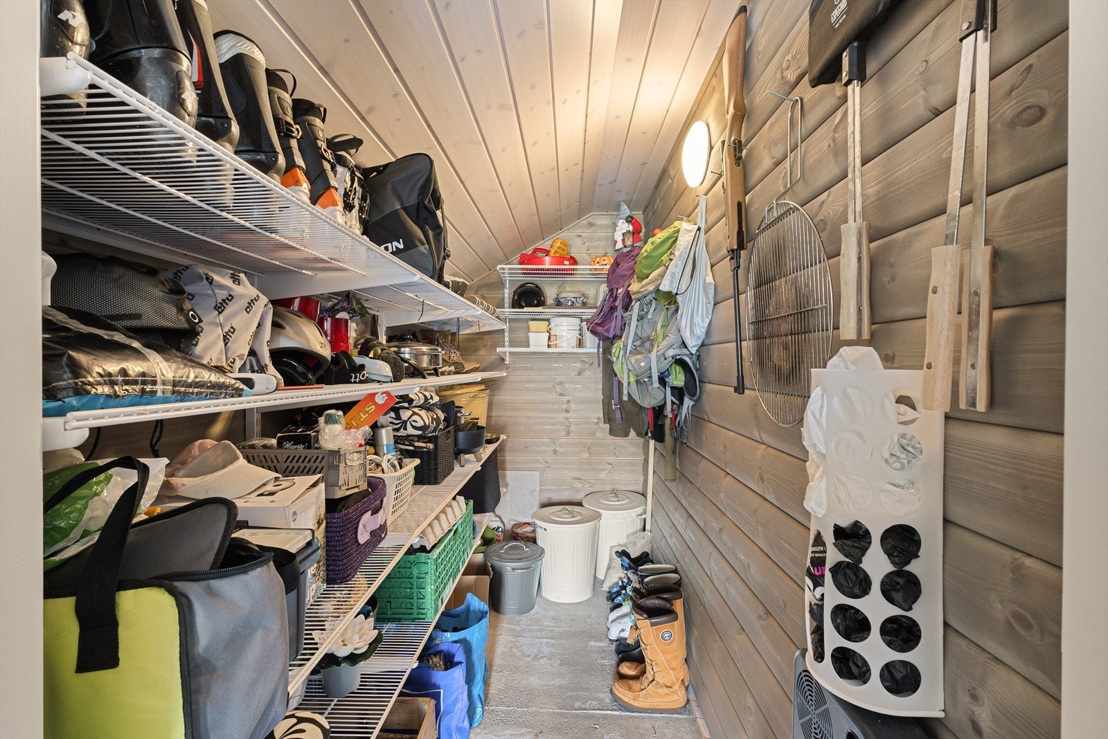 Praktisk bod ved inngangsparti. Galleribilde