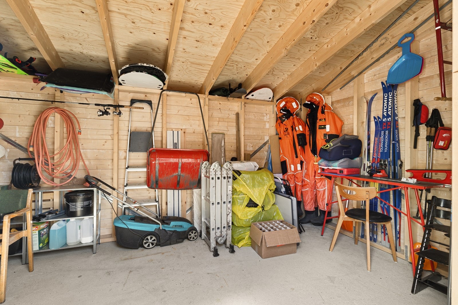 Romslig skibod. Galleribilde