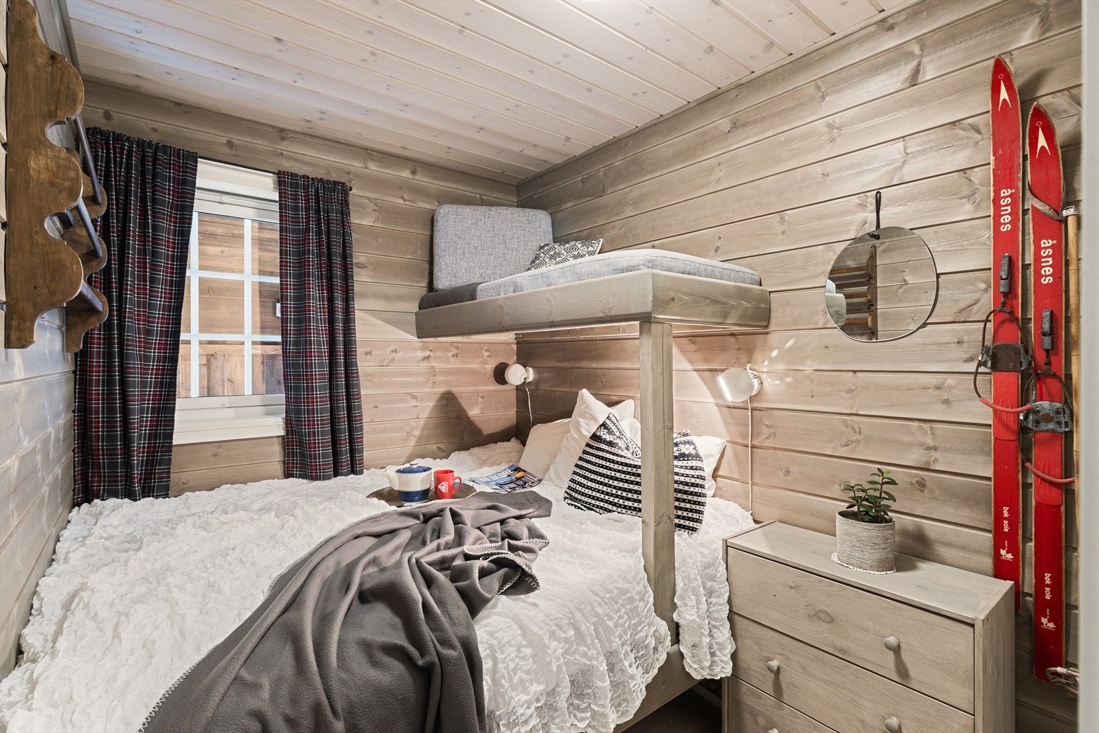 Soverom 3 med egen lesebenk. Galleribilde