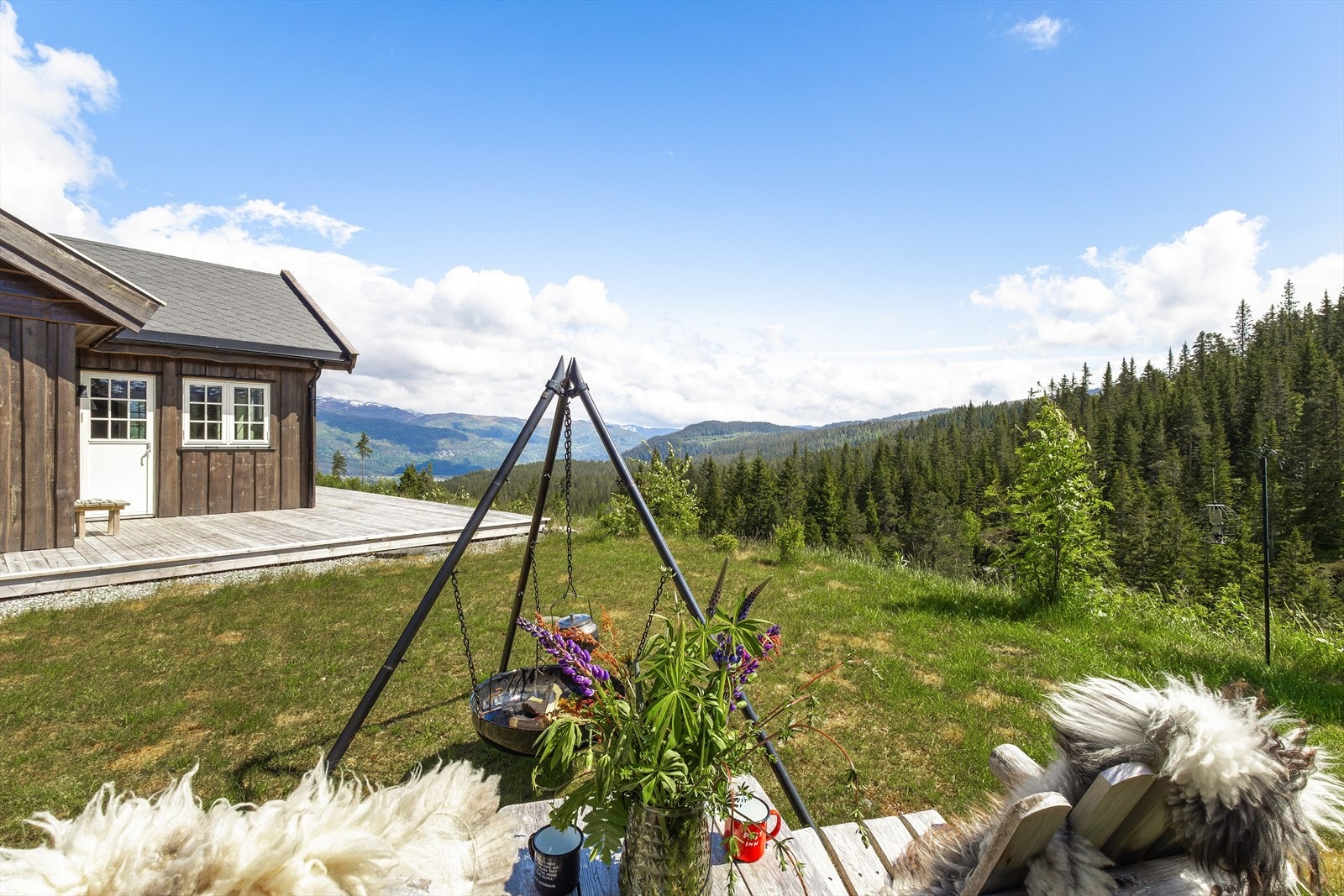 Usjenert uteområde med nydelig utsikt som er virkelig er "balsam for sjelen". Galleribilde