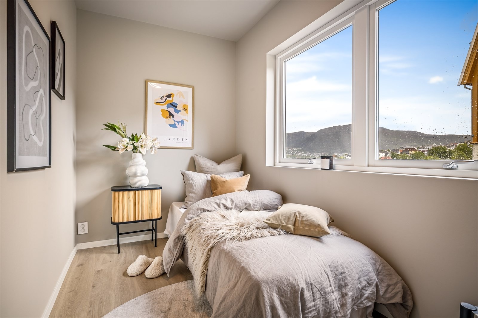 Soverom 2 er på 5,8 kvm. Galleribilde