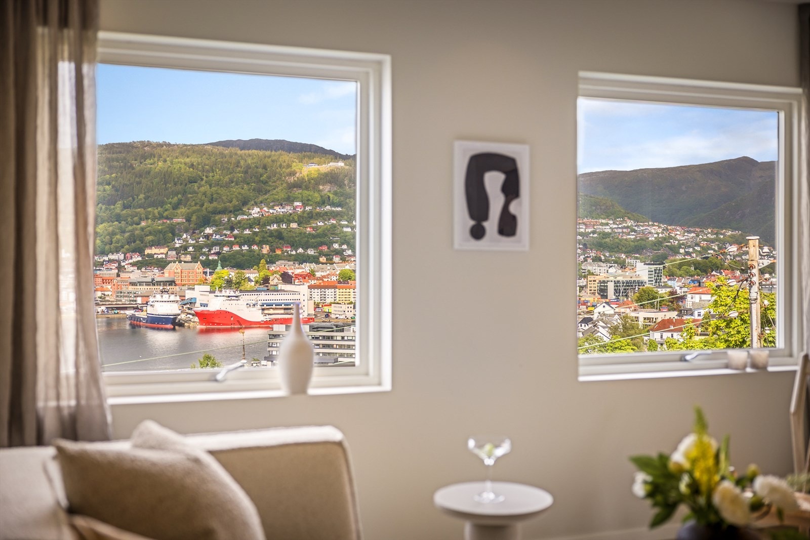 Her kan den herlige utsikten nytes fra sofakroken. Galleribilde