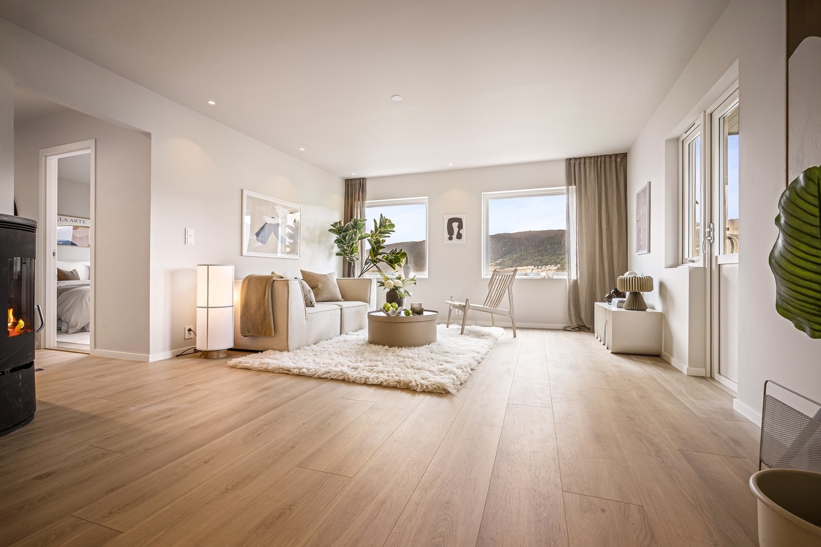 Lys og lekker leilighet nyoppusset i 2025. Galleribilde