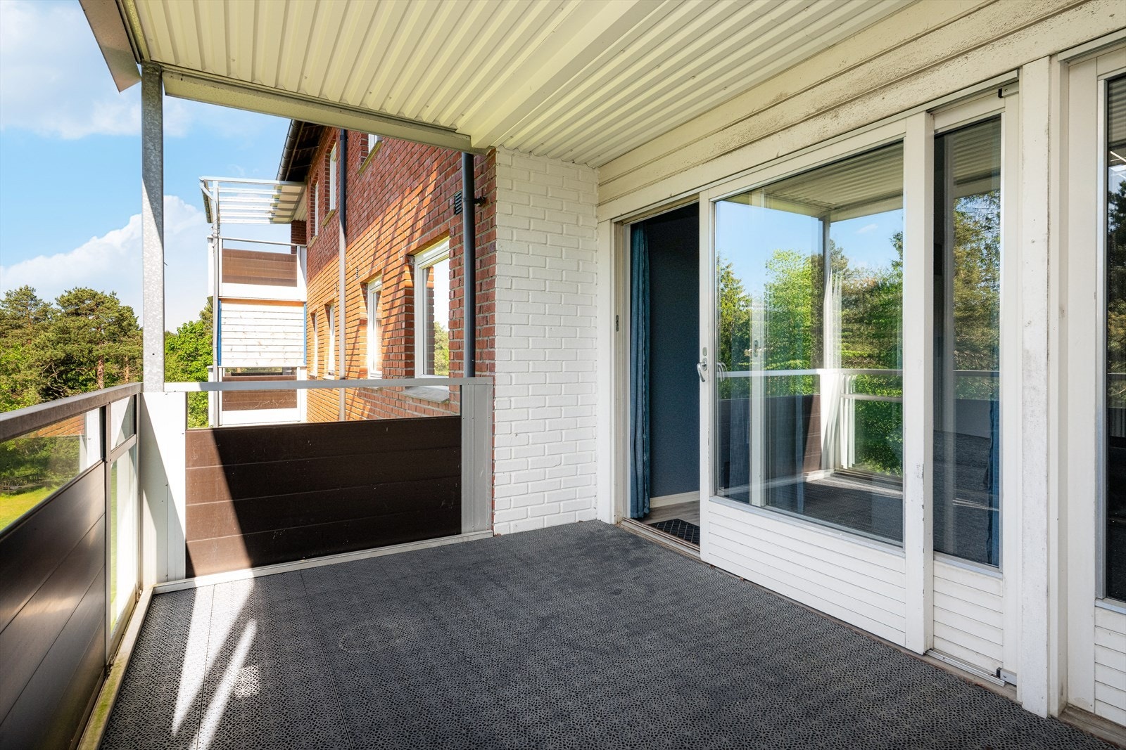 Balkongen er oppført i betong og stålkonstruksjoner. Galleribilde