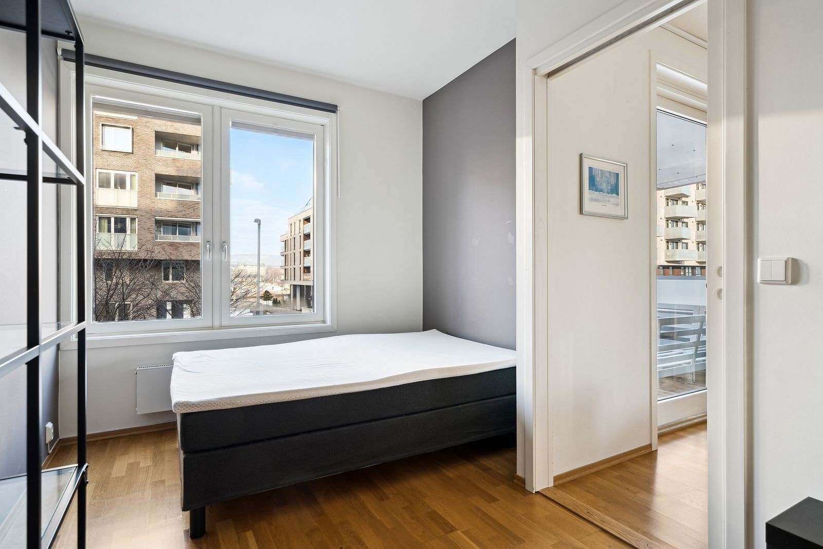 Hovedsoverom - Romslig soverom med walk-in closet. Galleribilde