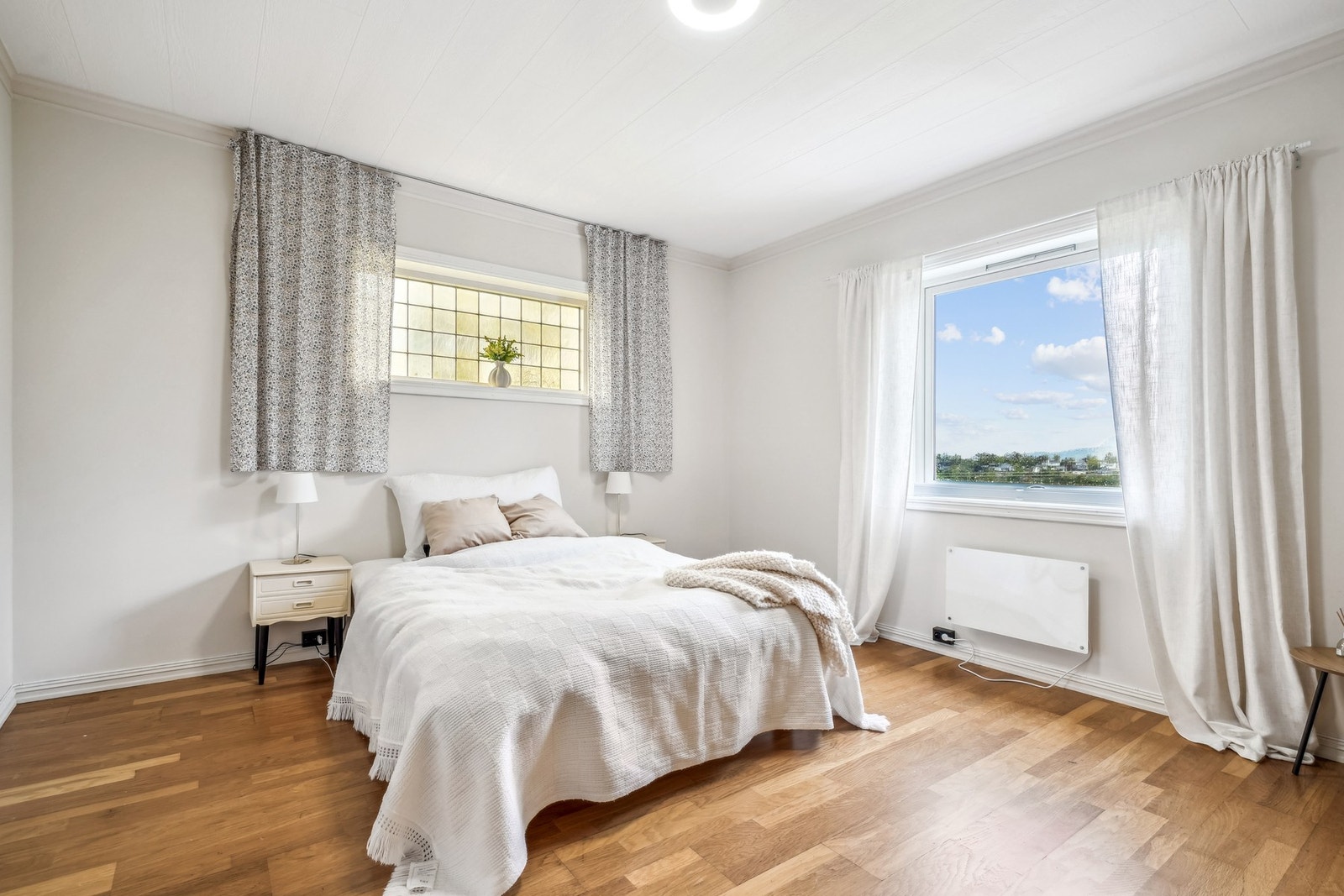 Felles for alle soverommene er at de er romslige og byr på god plass til ønsket møblement. Galleribilde