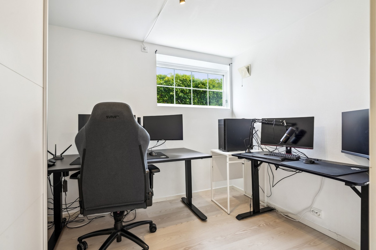 Rom innredet som soverom/kontor. Det gjøres oppmerksom på at kjeller er ulovlig innredet, etasjen er ikke en godkjent separat utleiedel og rommene er ikke godkjent til varig opphold. Galleribilde