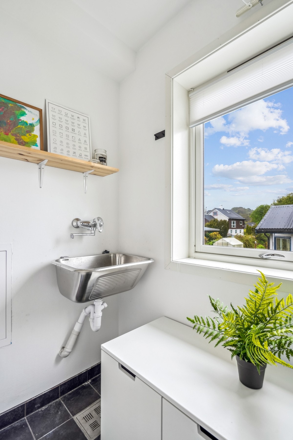 Her finner du også fordelerskapet til rør-i-rør og utslagsvask. Galleribilde