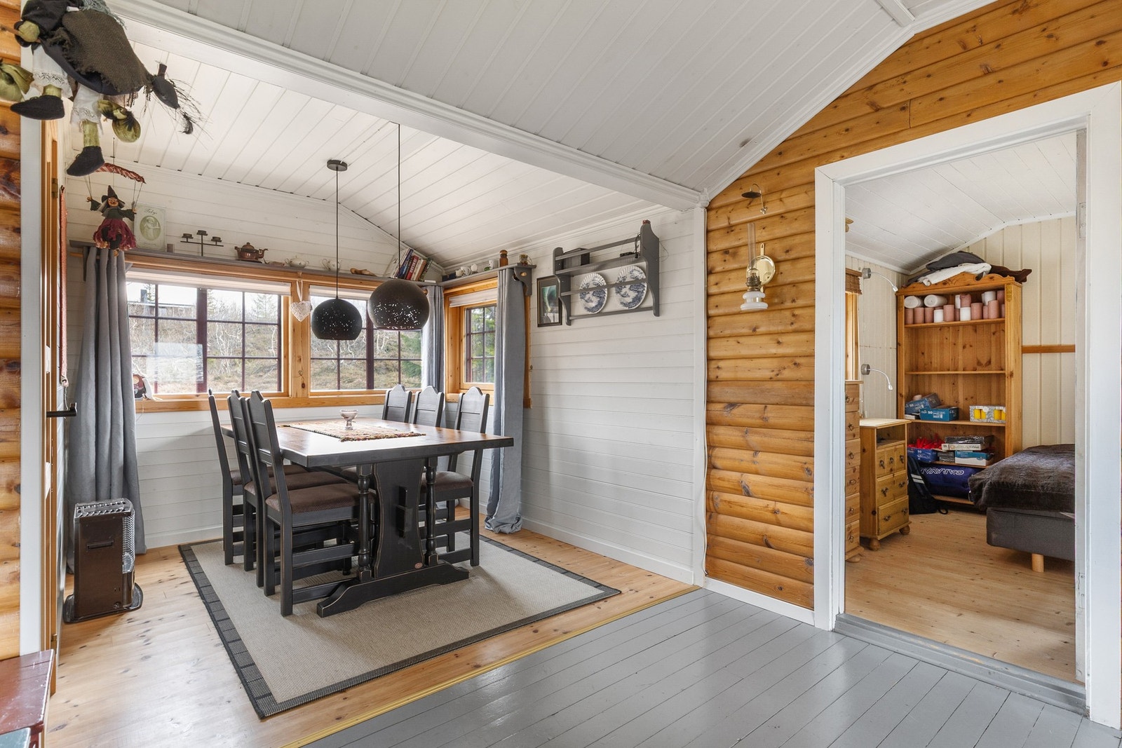 I direkte tilknytning til kjøkkenet finner vi spiseplassen Galleribilde