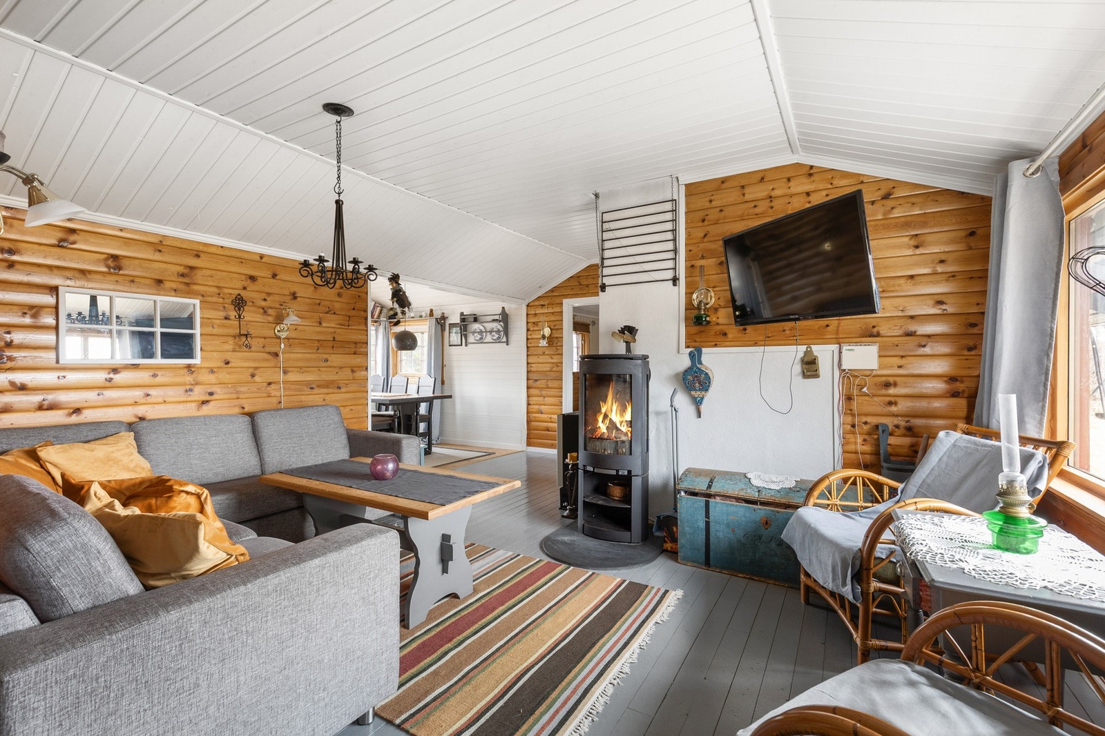 Vedovn som varmer godt på kaldere dager og gir en innbydende atmosfære Galleribilde