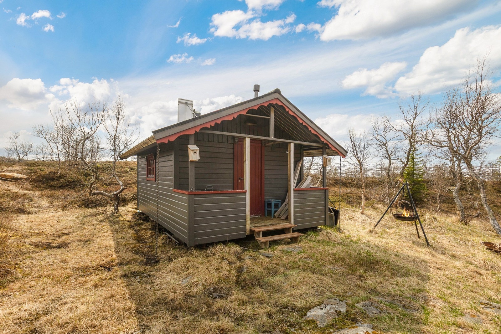 Uthus bestående av bod, toalettrom og badstue Galleribilde