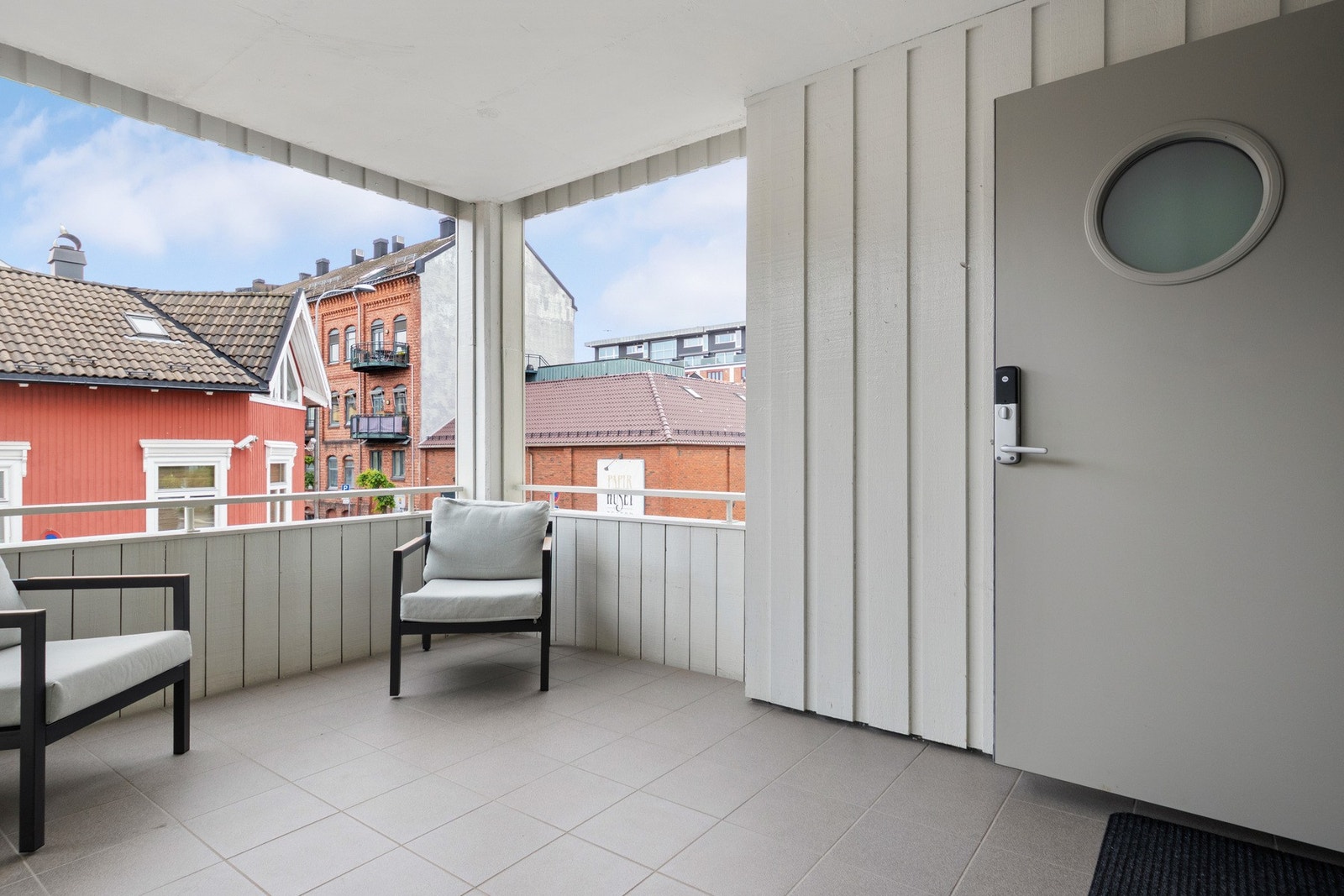 Solen kan nytes på en velkomstterrasse og en sørøstvendt overbygget balkong. Galleribilde