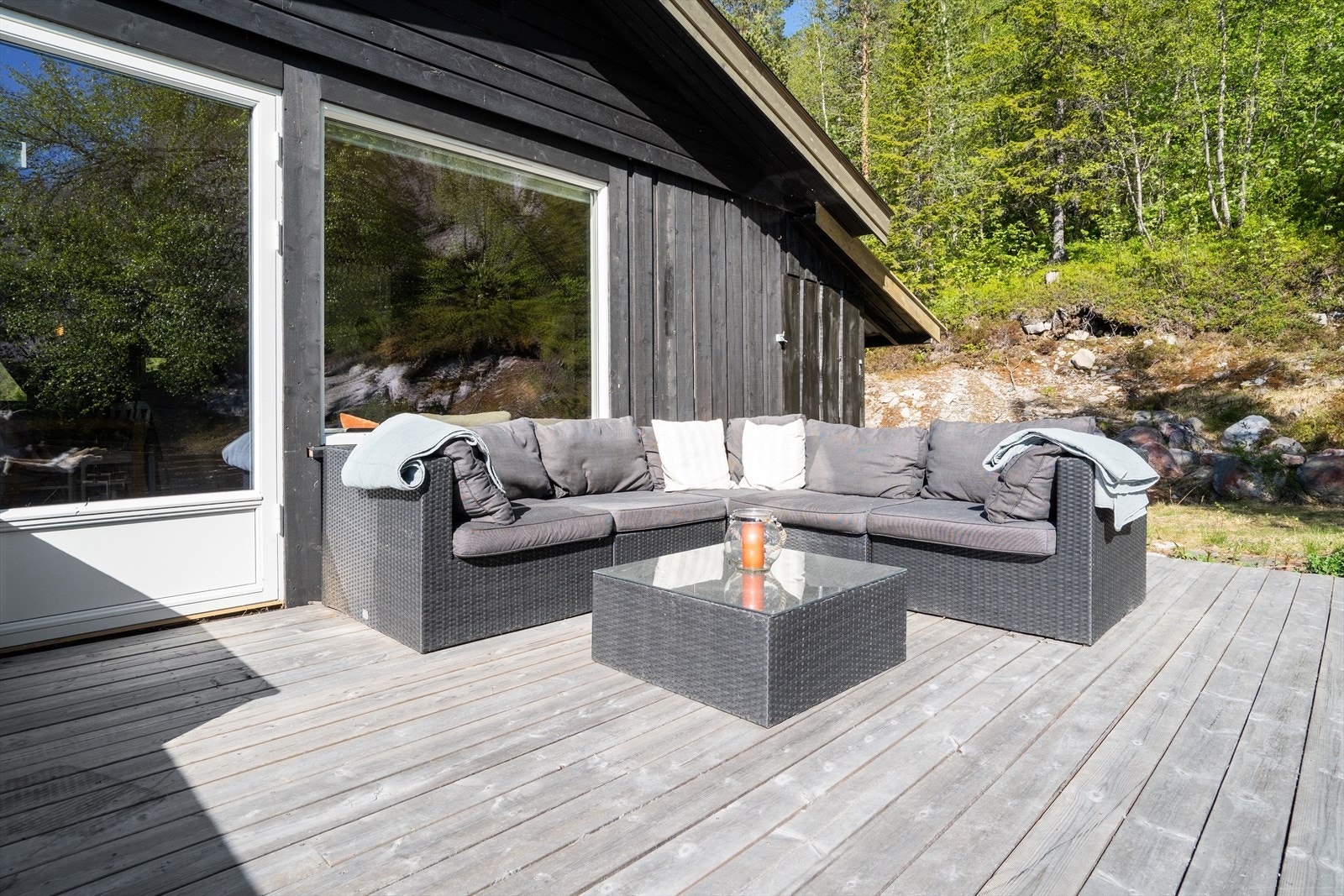 Fra stuen har du adkomst til en stor og romslig terrasse. Galleribilde