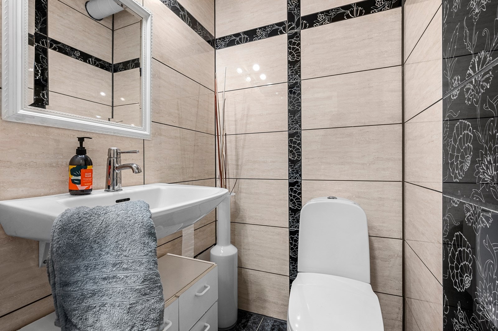 Praktisk separert toalettrom. Galleribilde