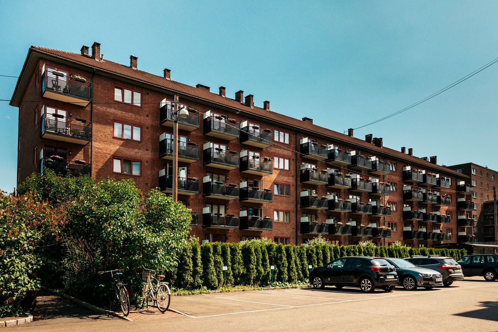 Det er også massevis av parkeringsplasser, med kort ventetid for beboerne. Galleribilde