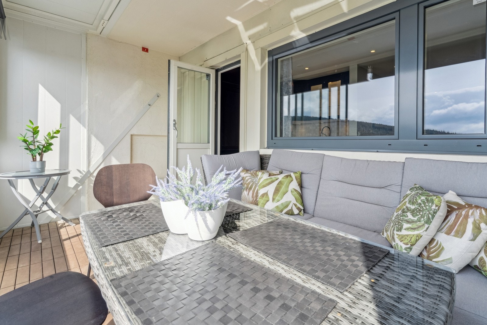 Lag din egen oase av møbler og blomster og du har et godt ekstra rom for store deler av året. Galleribilde