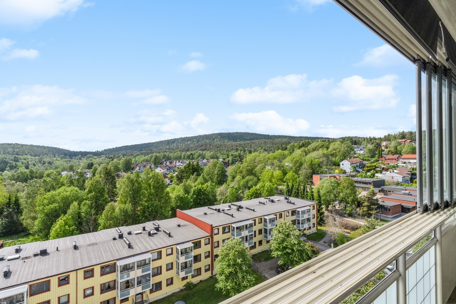 Utsikt oppover mot Sandås og Lillomarka. Galleribilde