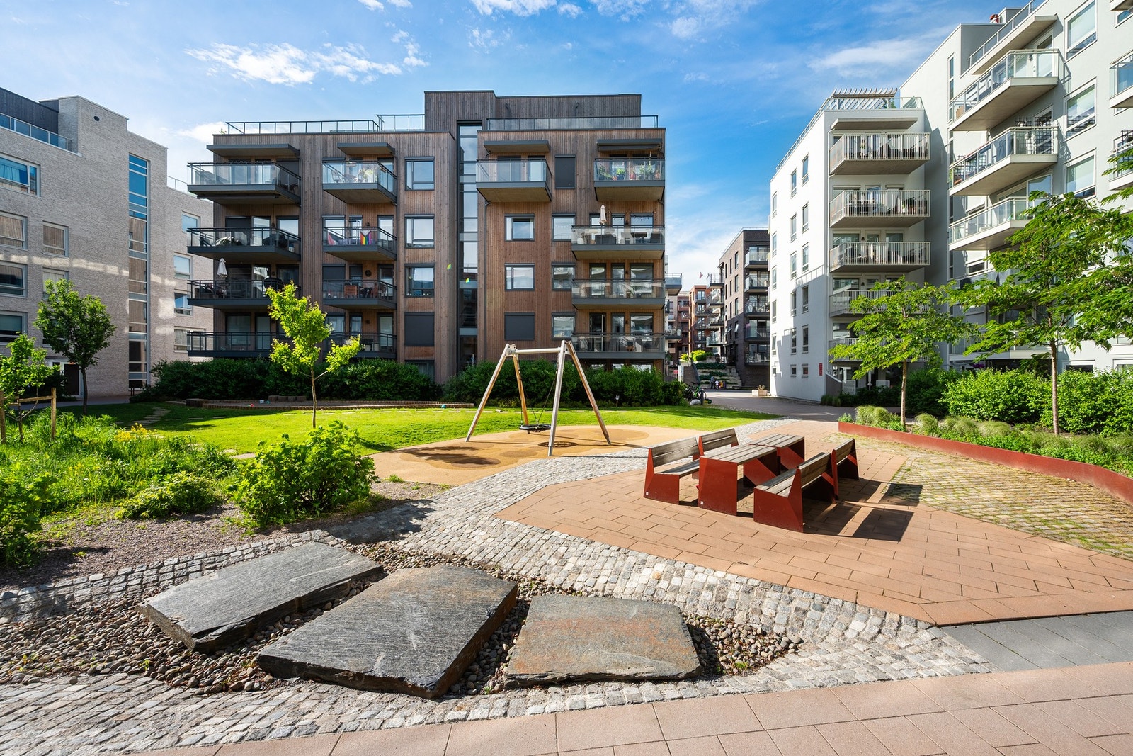 For den som setter pris på grønne omgivelser, byr nærområdet på flotte turområder, parker og lekeplasser. Galleribilde