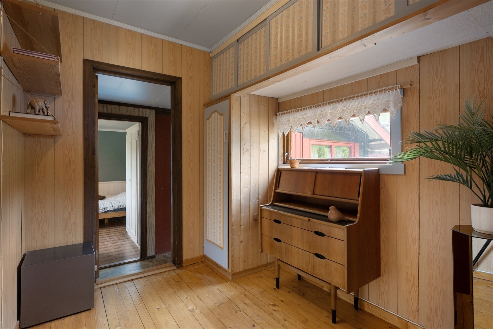 I gangen inn til sov 2 og sov 3 er det oppbevaringsplass i plassbygde skap. Galleribilde