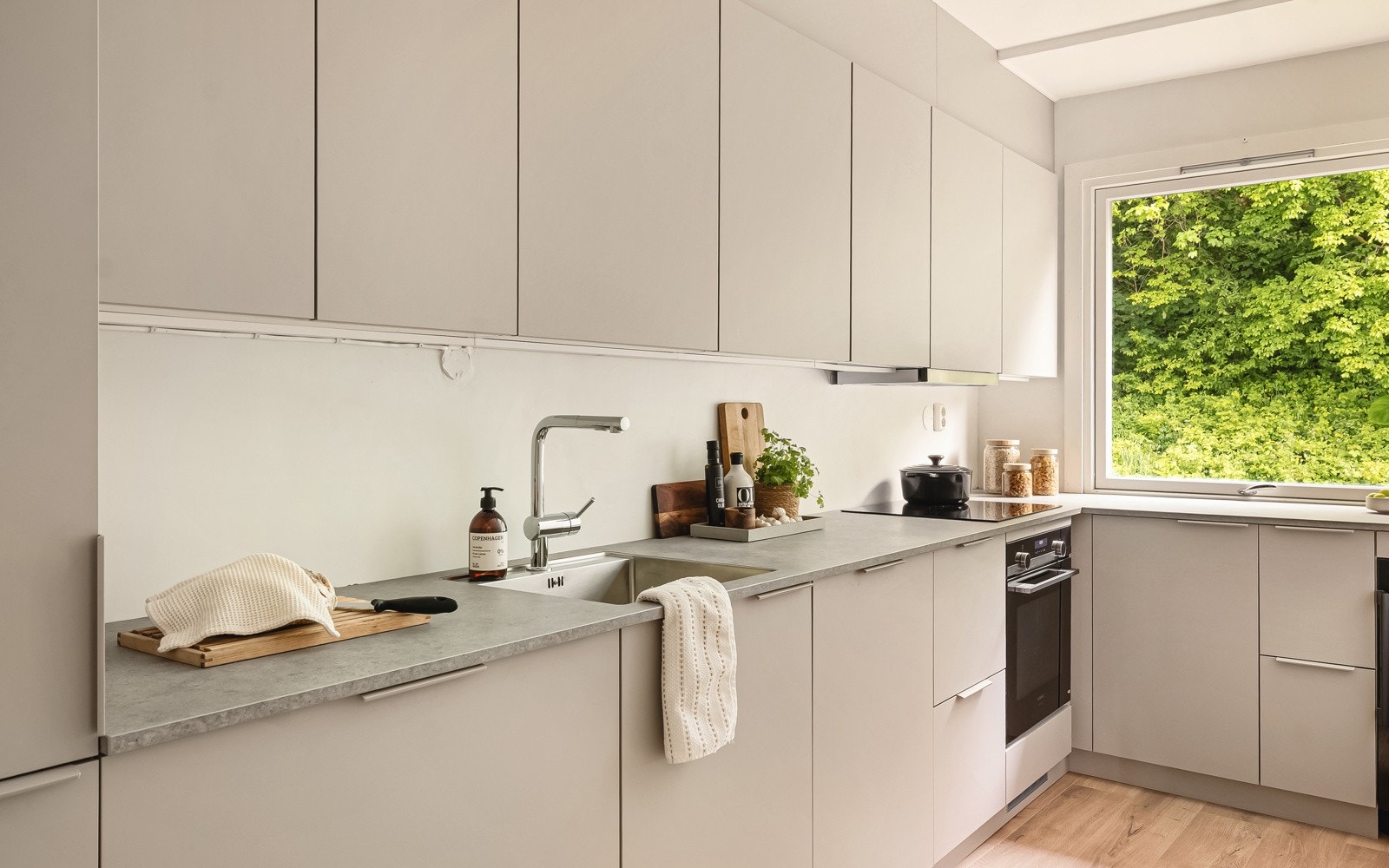 Kjøkkenet var nytt i 2023 og er levert av Kvik. Galleribilde