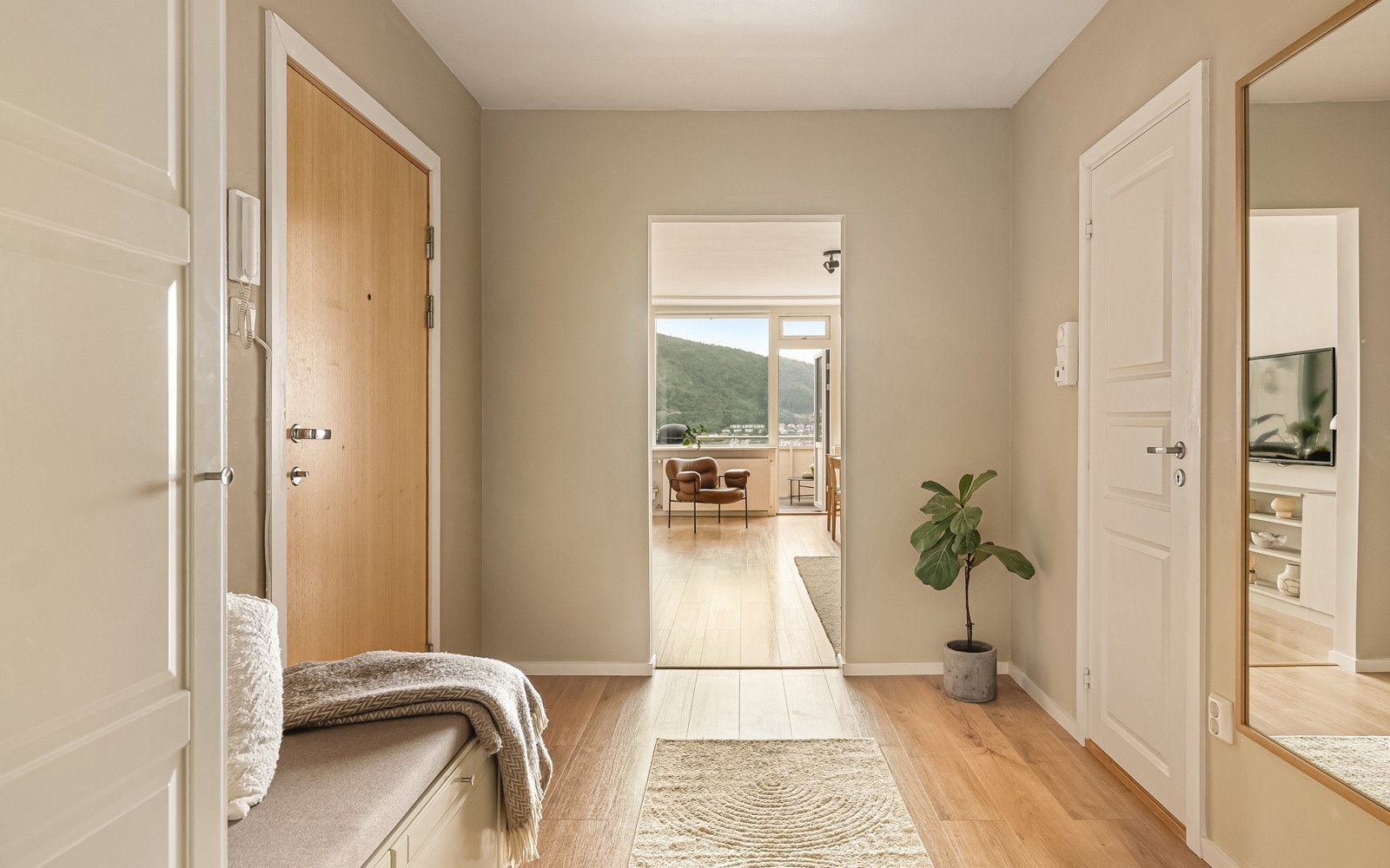 I byggets underetasje (samme etasje som inngangspartiet) disponerer leiligheten to boder på tilsammen 4 kvm. Galleribilde