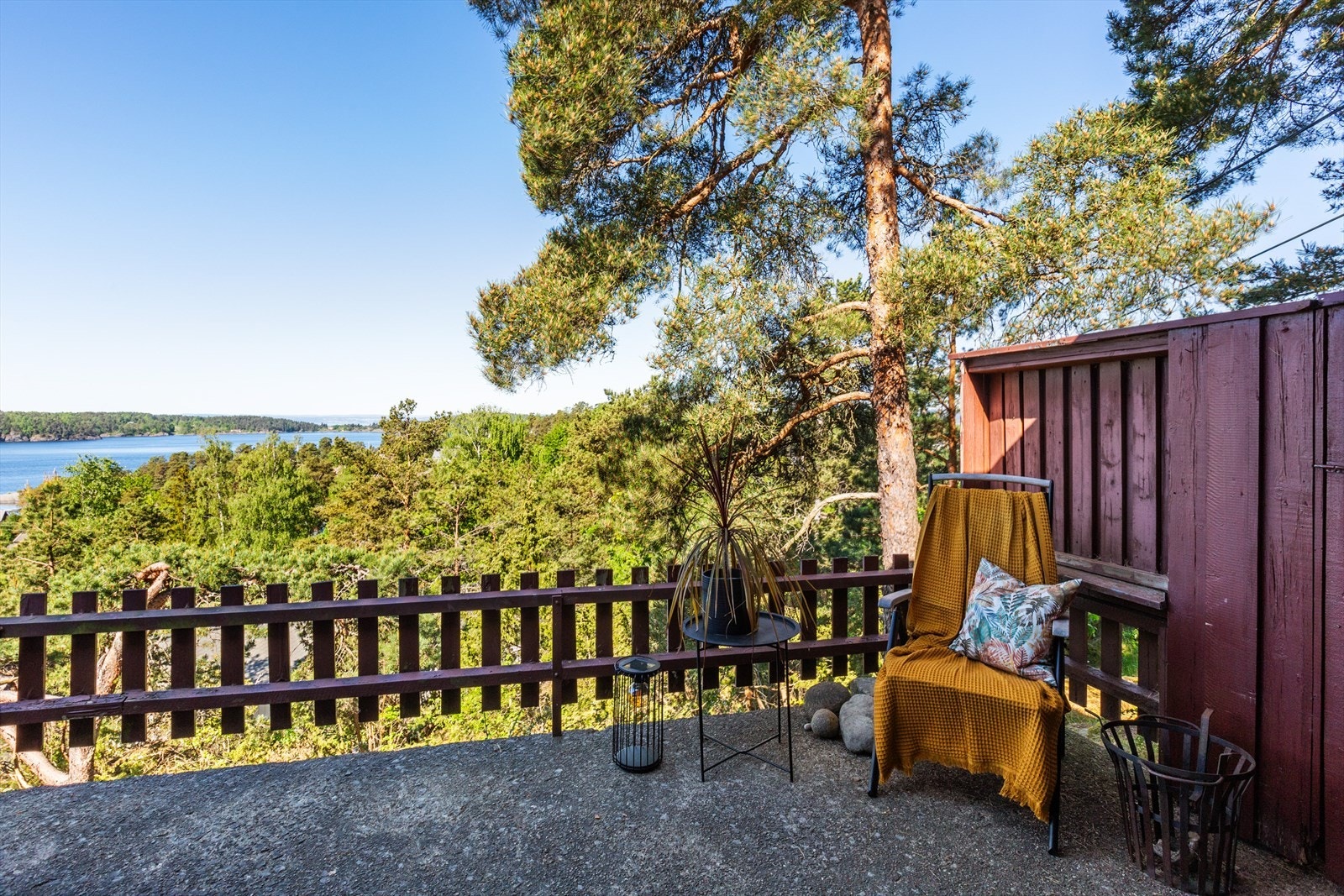 På balkongen er det god plass og du kan nyte naturen Galleribilde