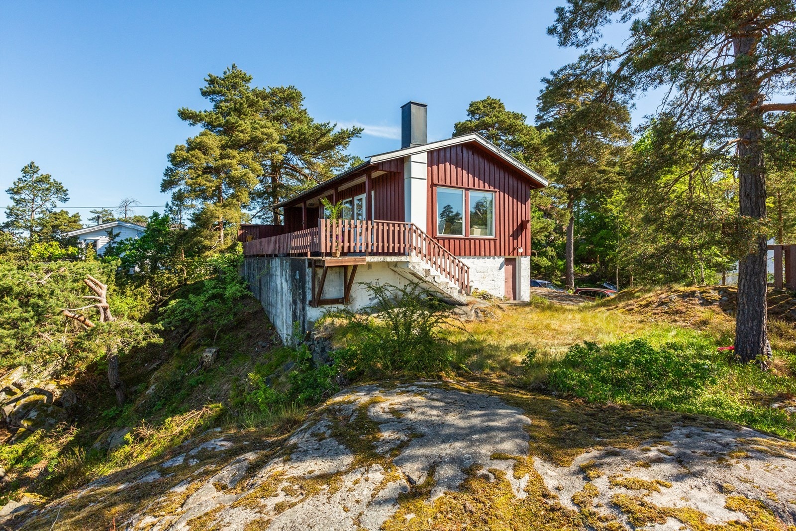 Hytta er oppført over 2 plan Galleribilde