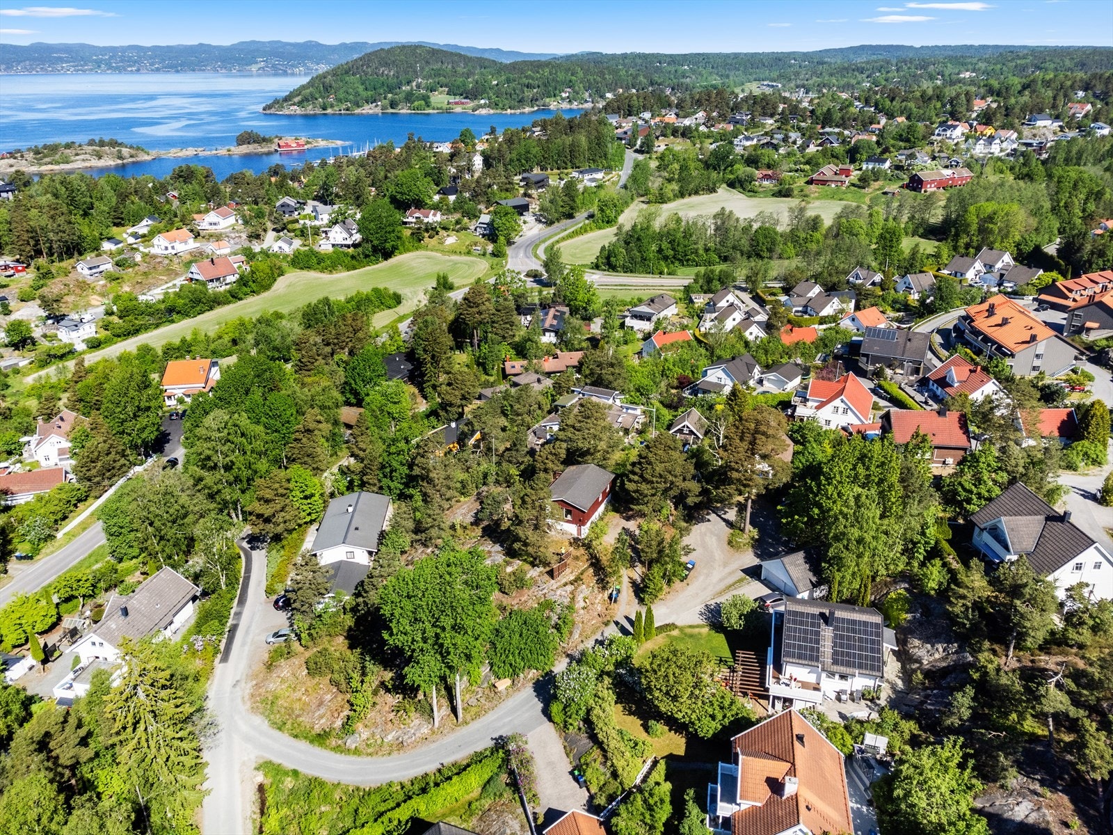Idyllisk beliggende nær sjøen Galleribilde