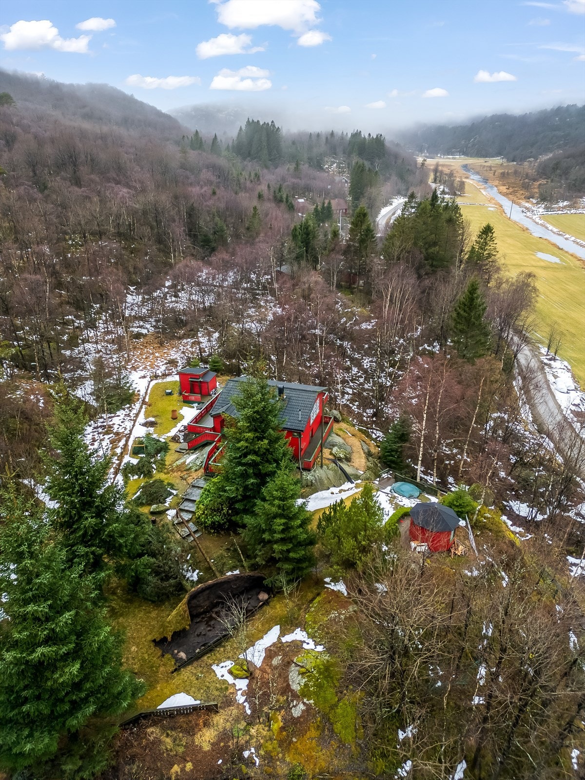 Oversikt eiendom og nærområde. Galleribilde