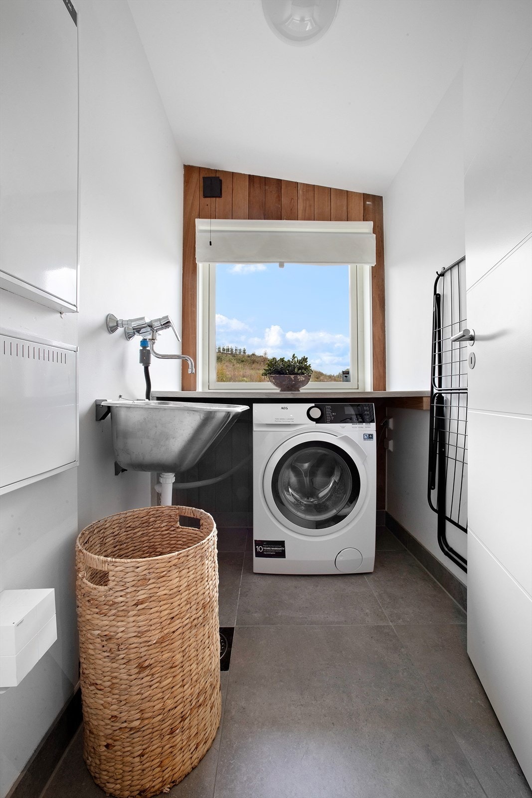 Vaskerom med opplegg for vaskemaskin. Galleribilde