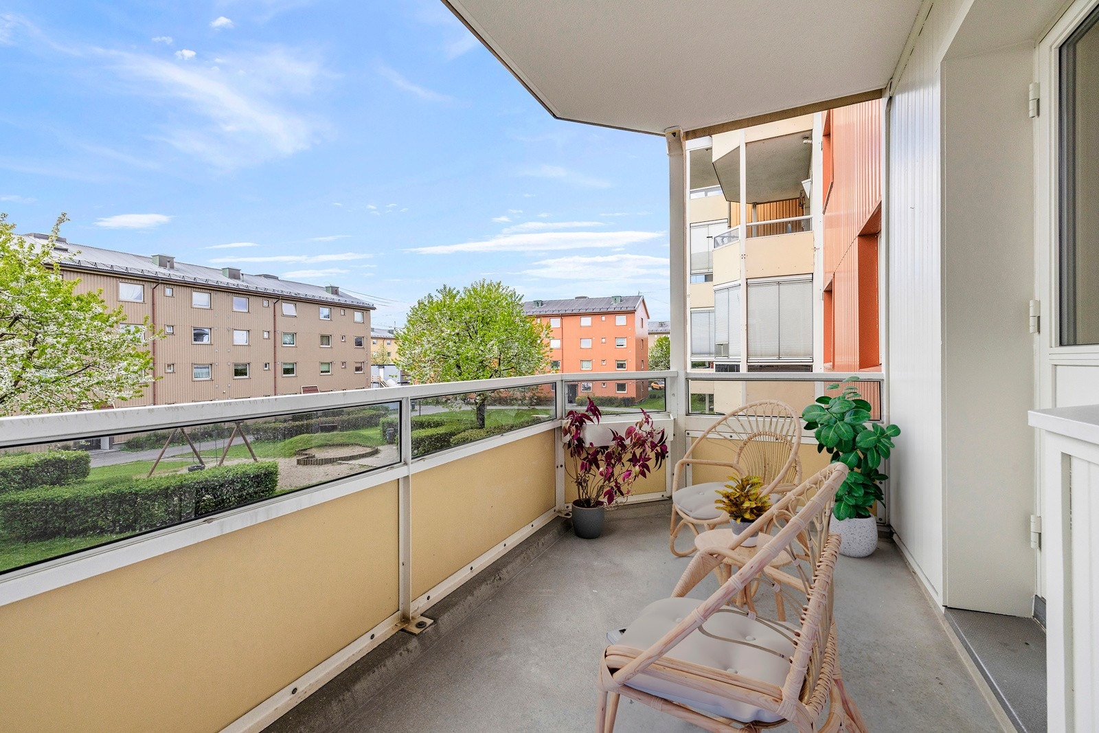 Leiligheten ligger i et spenende område på Ulven som er i rask utvikling. Her finner du en perfekt kombinasjon av moderne boligområder og gode fasiliteter. Galleribilde