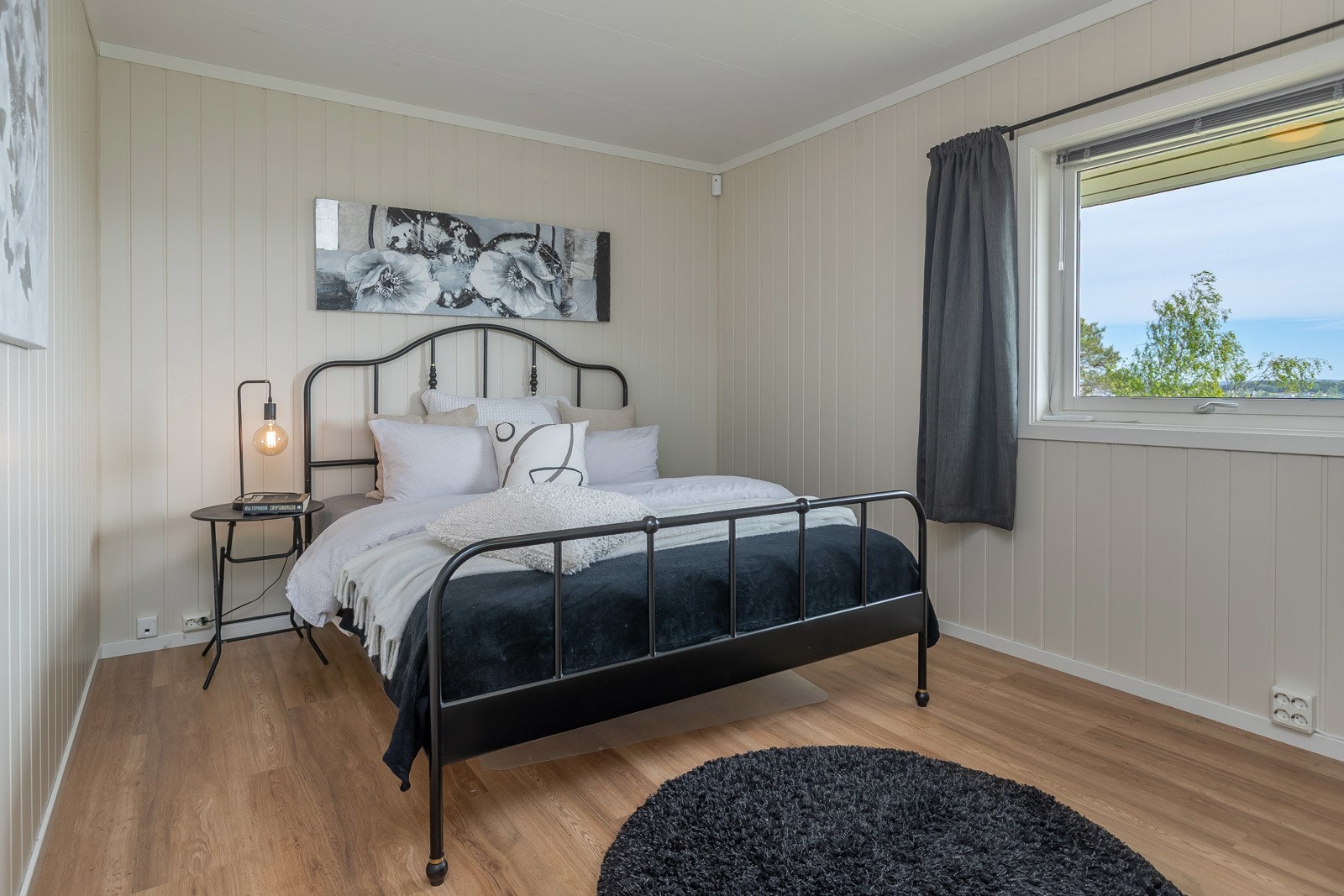 Soverom 4. Hovedsoverom med utgang ut til uteplassen Galleribilde