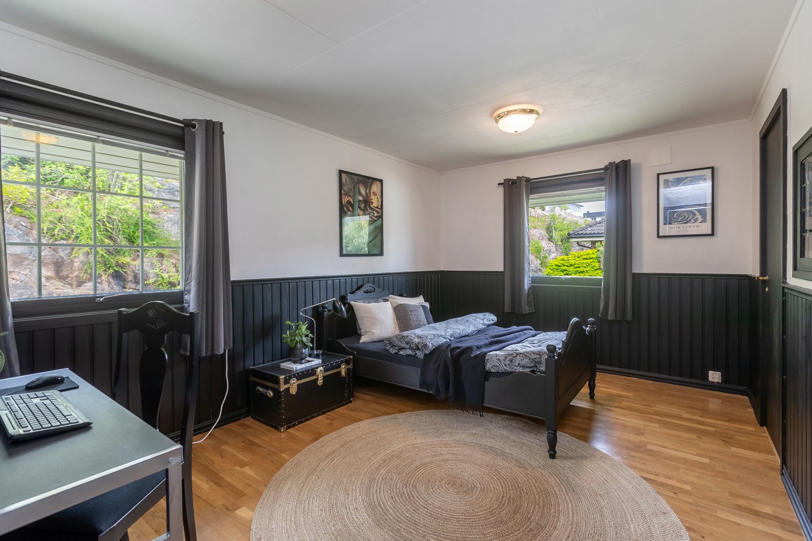 Soverom 1 med tilstøtende stort walk in closet Galleribilde