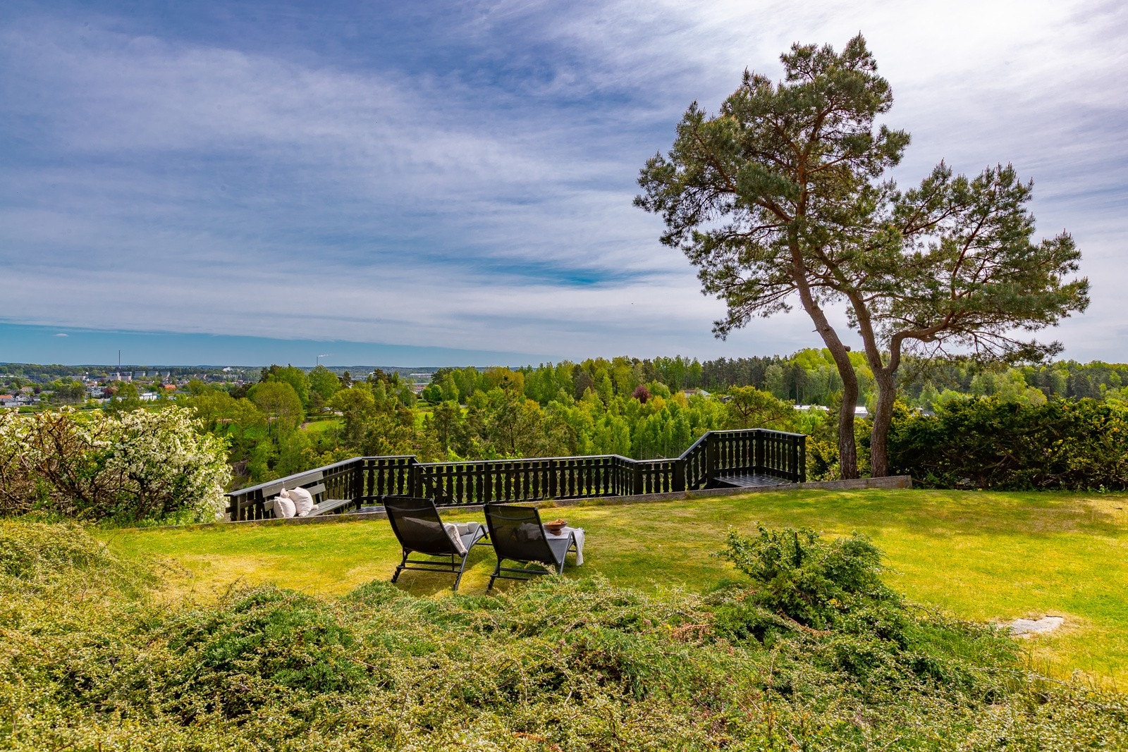 Her kan man nyte et privatliv utendørs i skjermede og vakre omgivelser Galleribilde